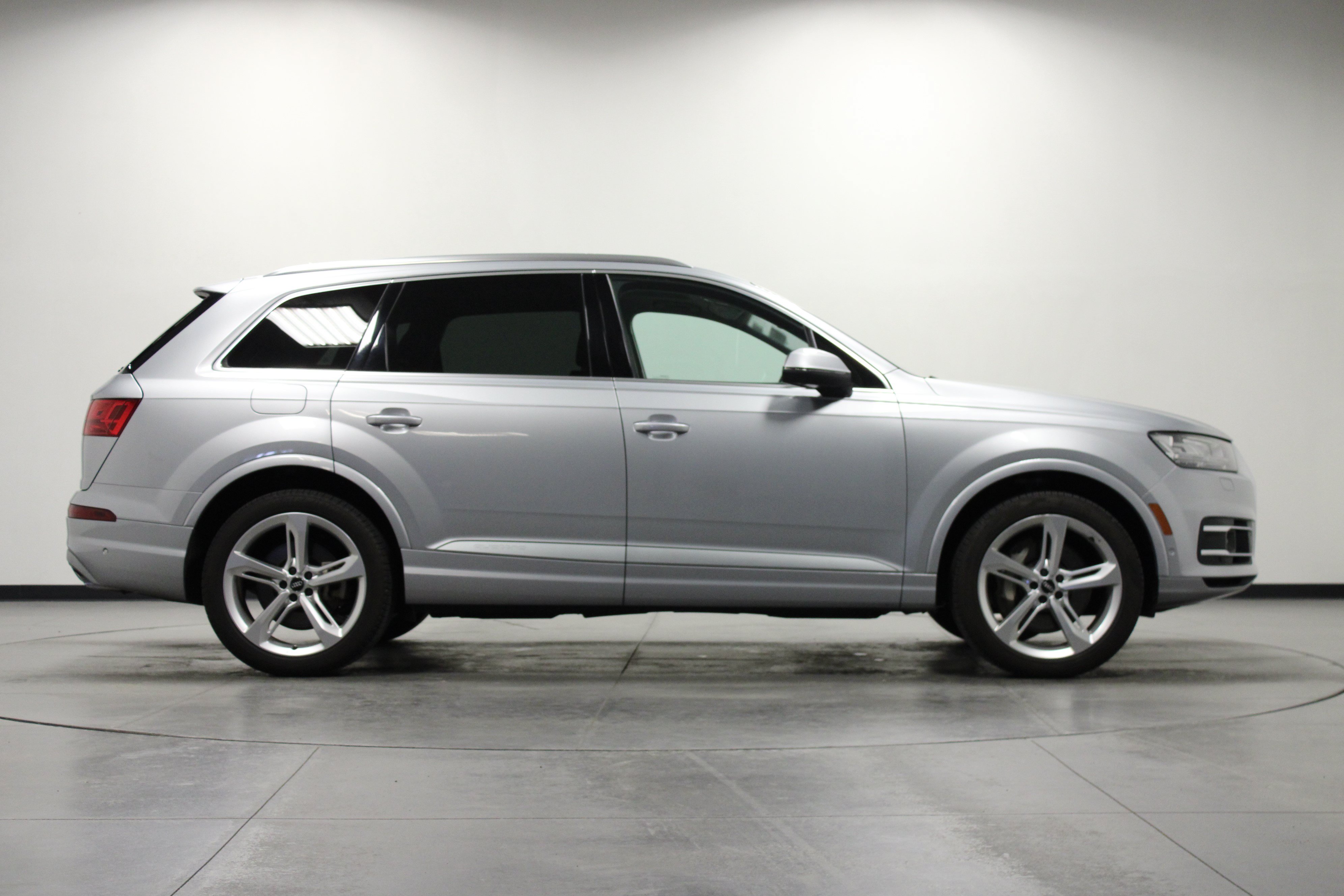 Used 2019 Audi Q7 3.0T Prestige AWD/4WD image 3