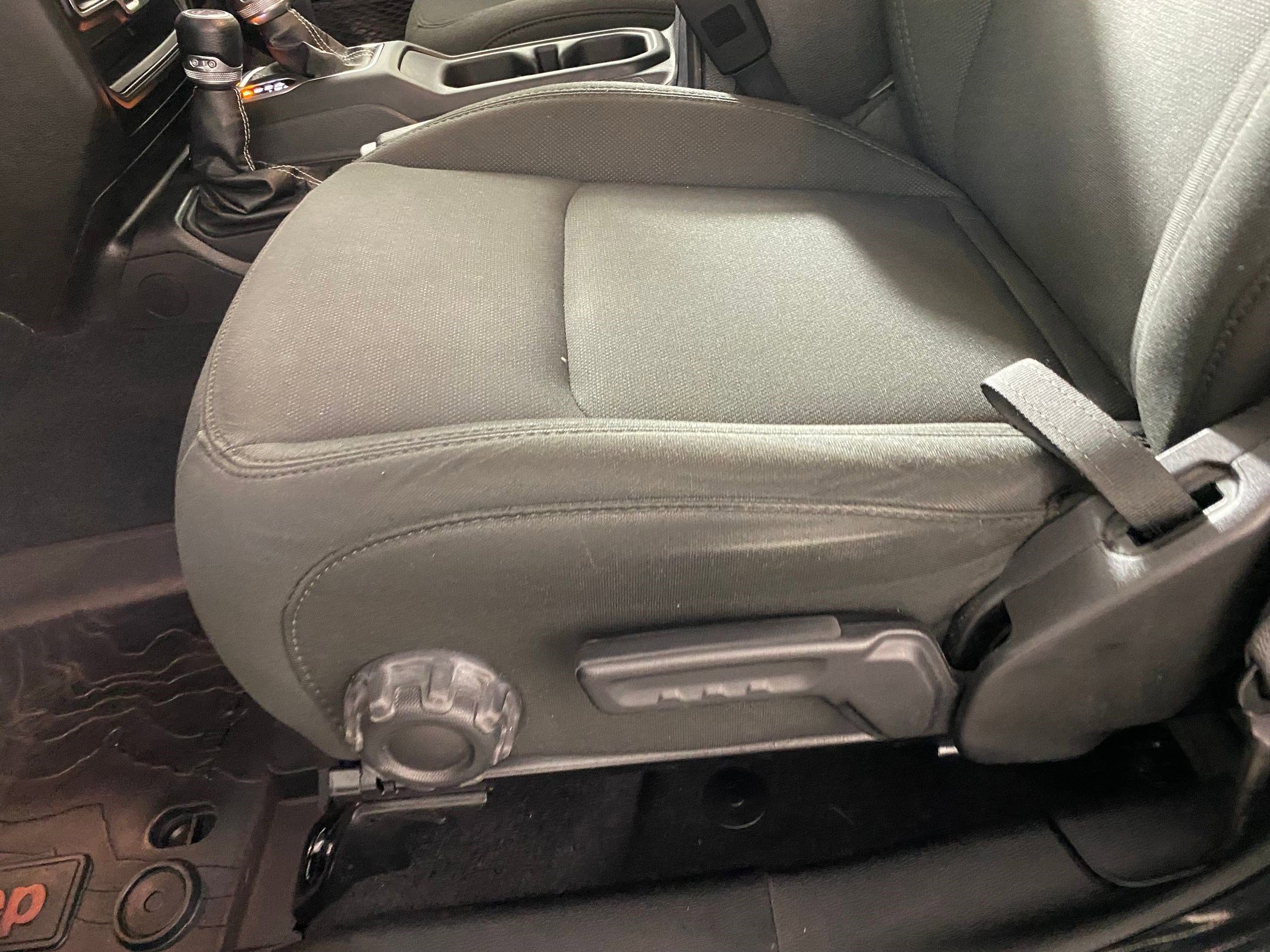 Used 2020 Jeep Wrangler Unlimited Sahara image 13