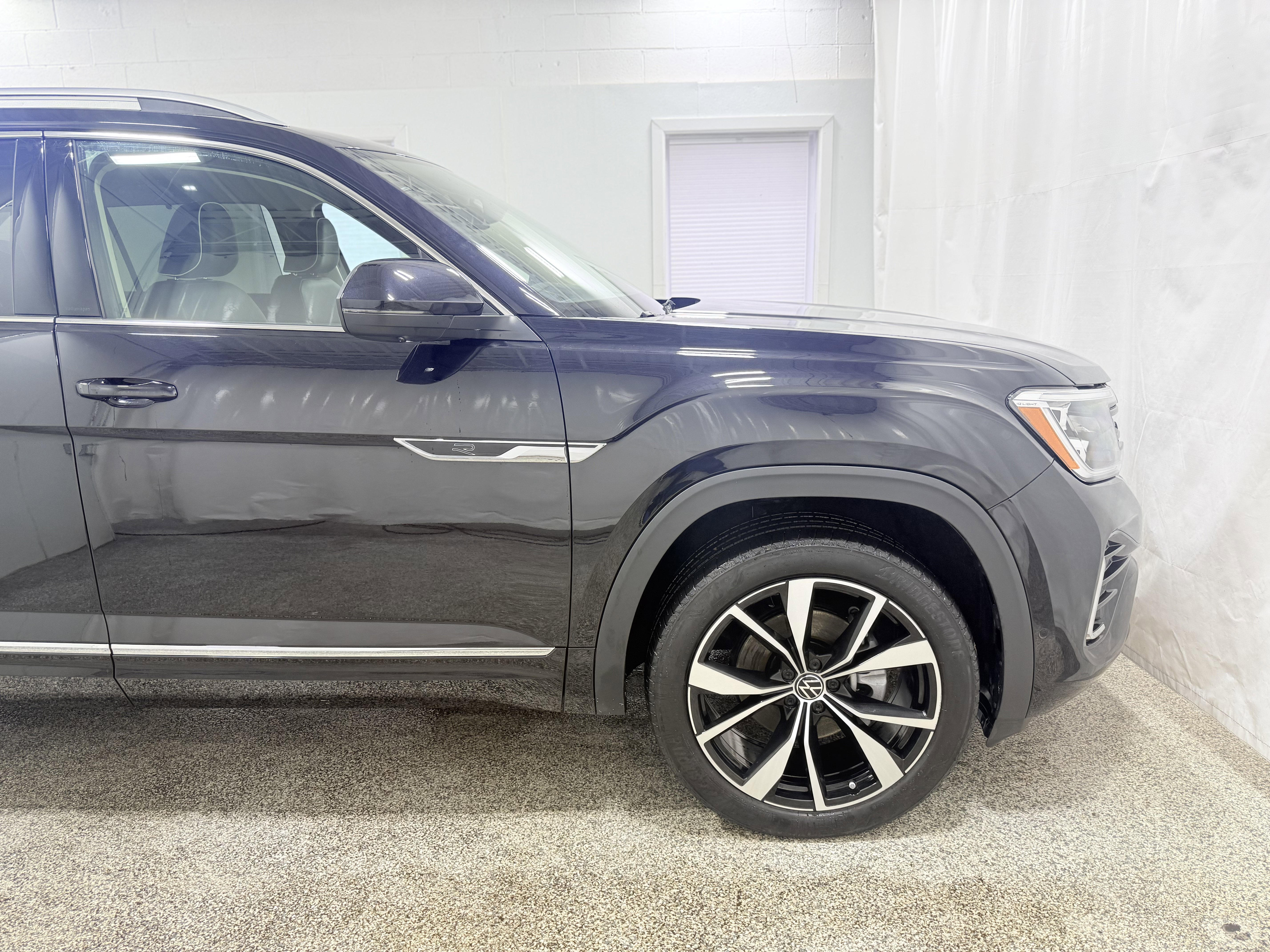 Used 2024 Volkswagen Atlas SEL Premium R-Line image 8