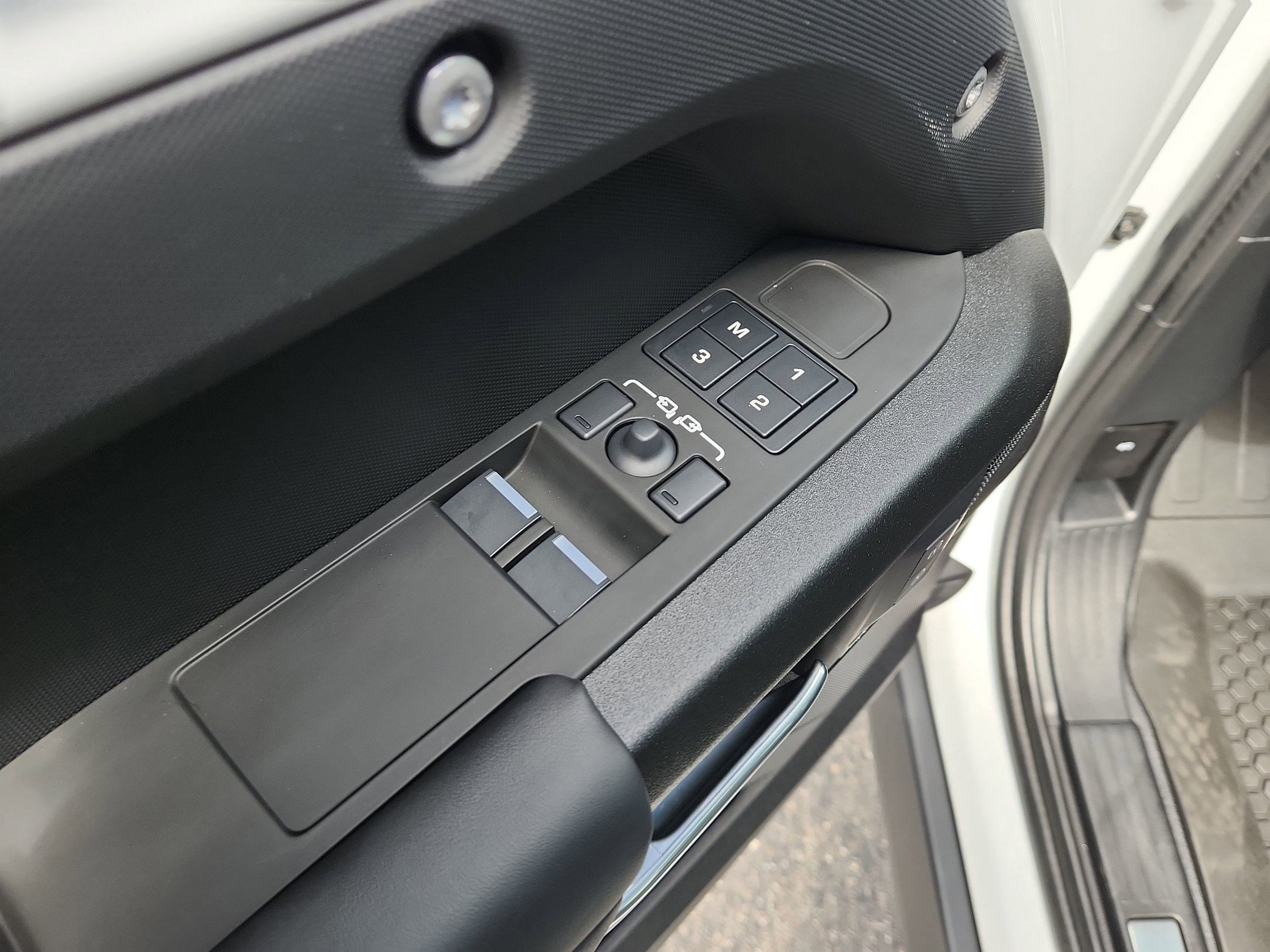 Certified 2025 Land Rover Defender 90 V8 image 20