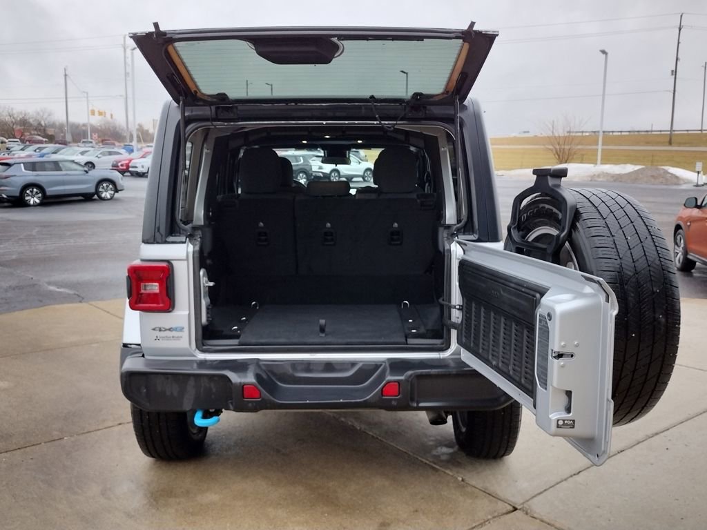 Used 2024 Jeep Wrangler Unlimited w/ Convenience Group image 23