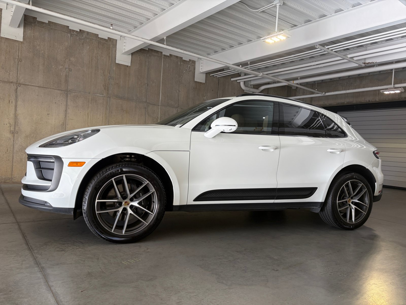 Certified 2026 Porsche Macan AWD/4WD image 2