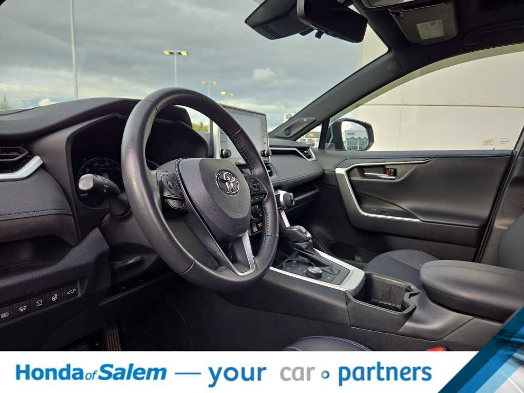 Used 2022 Toyota RAV4 XSE AWD/4WD image 2