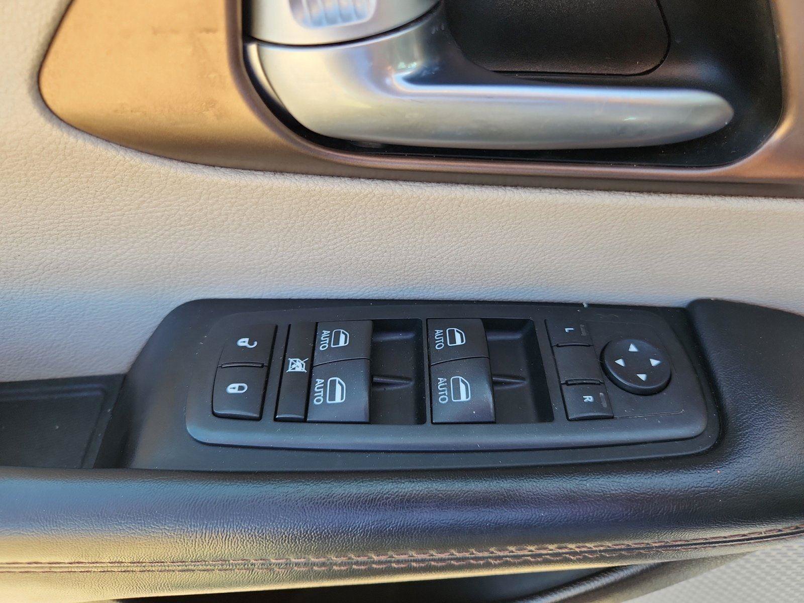 Used 2018 Chrysler Pacifica Touring-L Plus FWD image 19