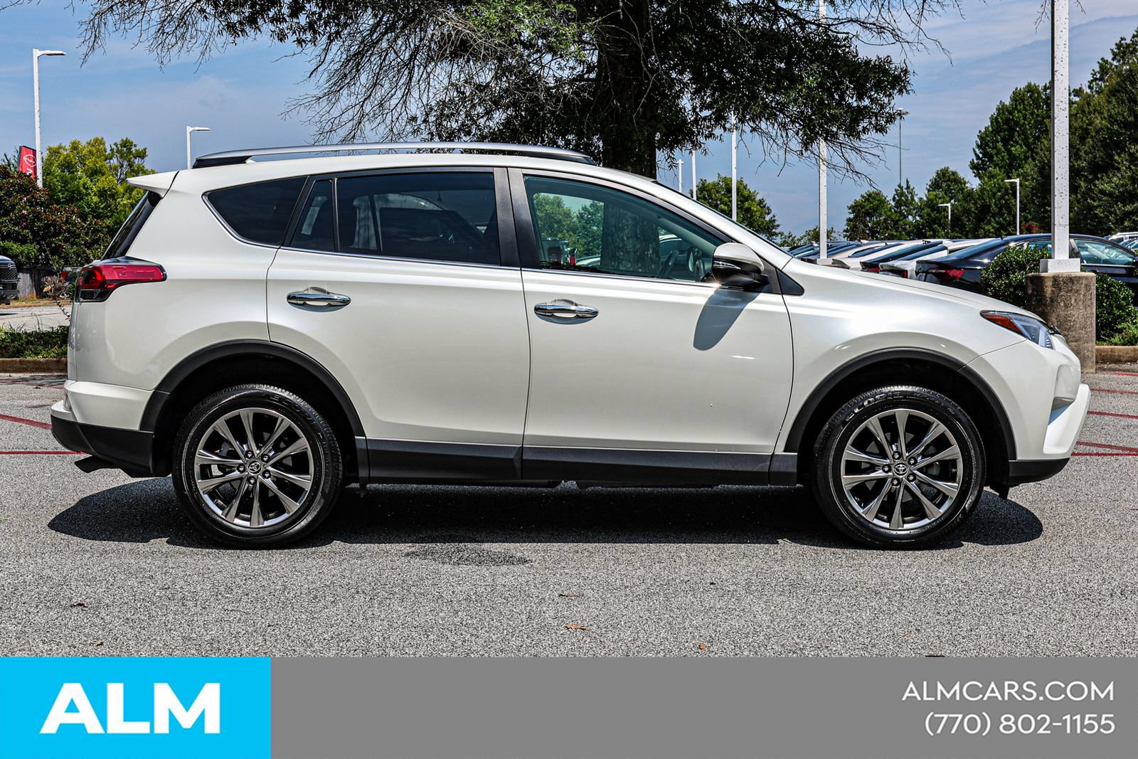 Used 2018 Toyota RAV4 Limited FWD image 10