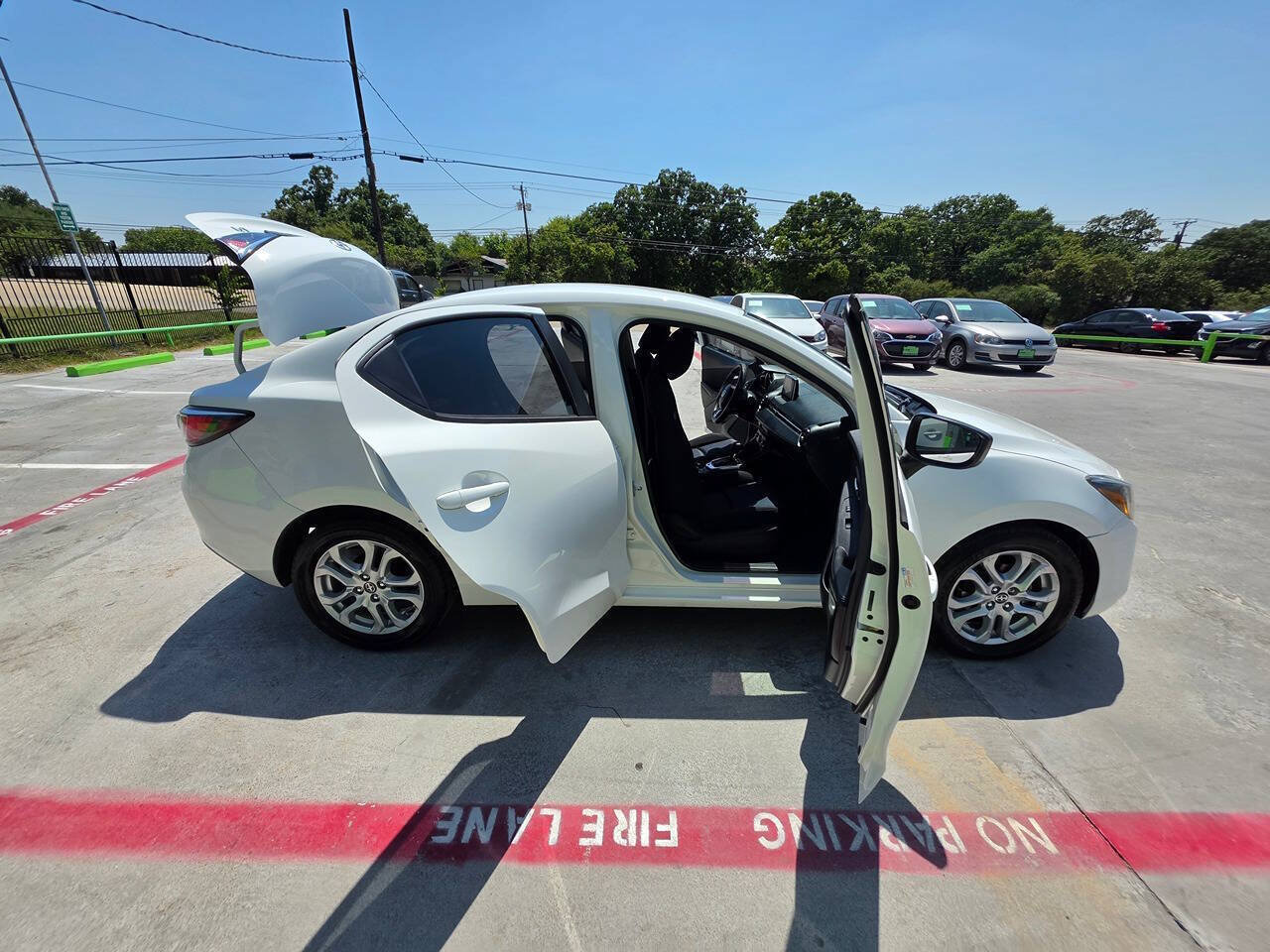 Used 2016 Scion iA FWD image 31