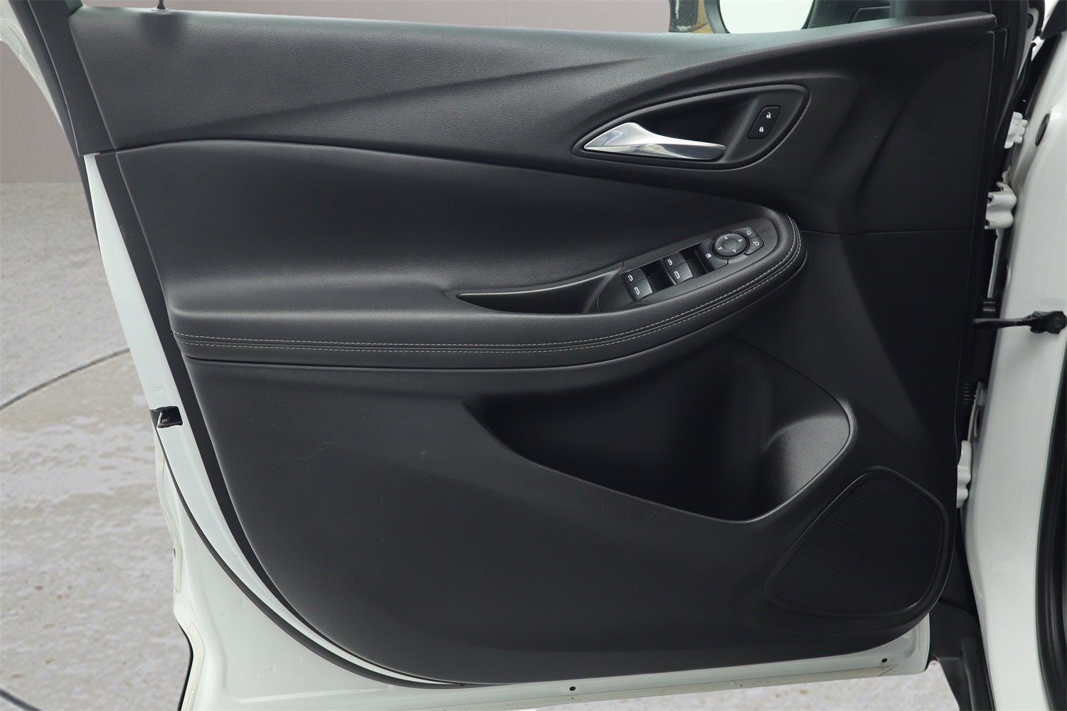 Used 2022 Buick Encore GX Preferred w/ Cold Weather Comfort Package image 11