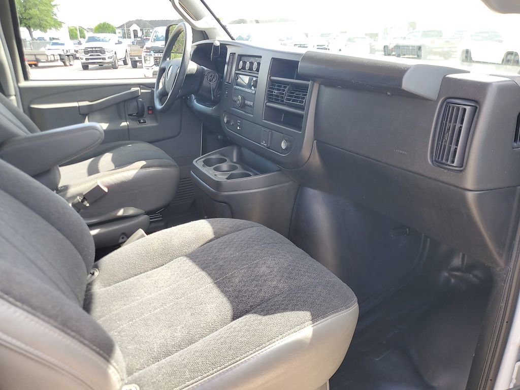 Used 2024 GMC Savana 2500 w/ Driver Convenience Package image 10