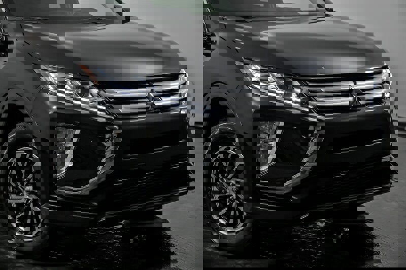 Used 2020 Mitsubishi Eclipse Cross ES image 2