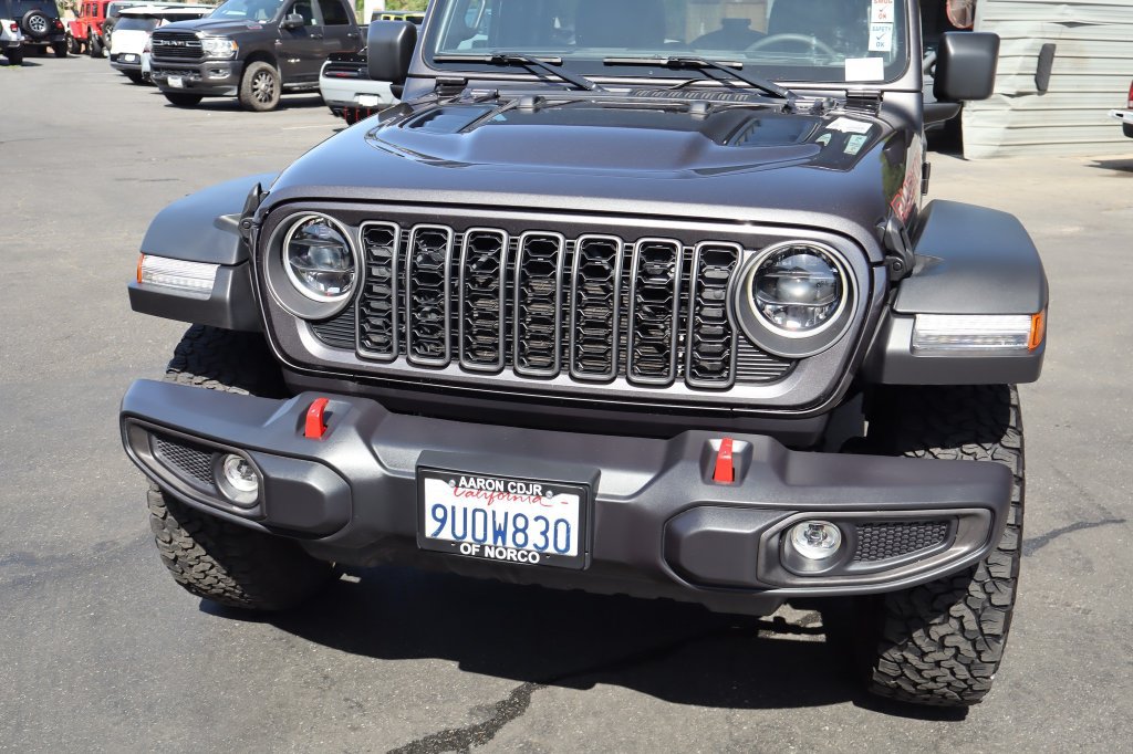 Certified 2025 Jeep Wrangler Unlimited Rubicon w/ Convenience Group AWD/4WD image 9