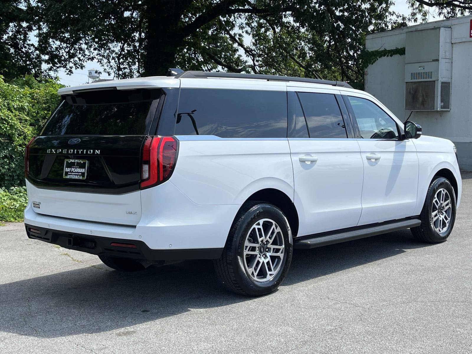 Used 2025 Ford Expedition Max Active RWD image 3