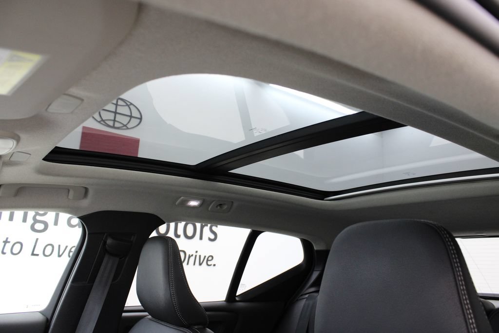Used 2026 Volvo XC40 B5 Plus AWD/4WD image 14