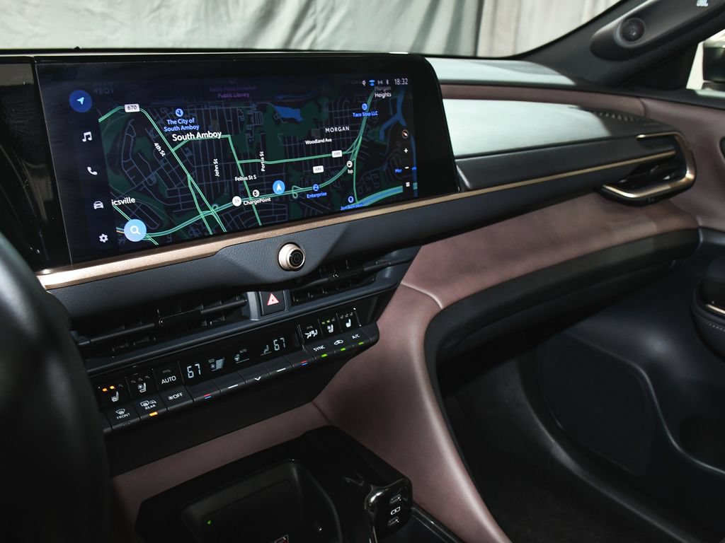 Used 2024 Toyota Crown AWD/4WD image 38
