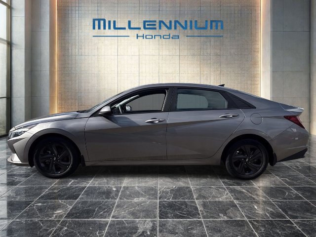 Used 2023 Hyundai Elantra SEL FWD image 2