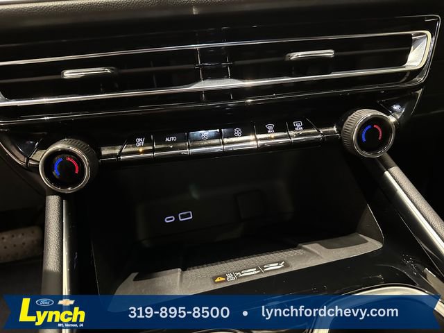 Used 2025 Chevrolet Traverse LT image 12