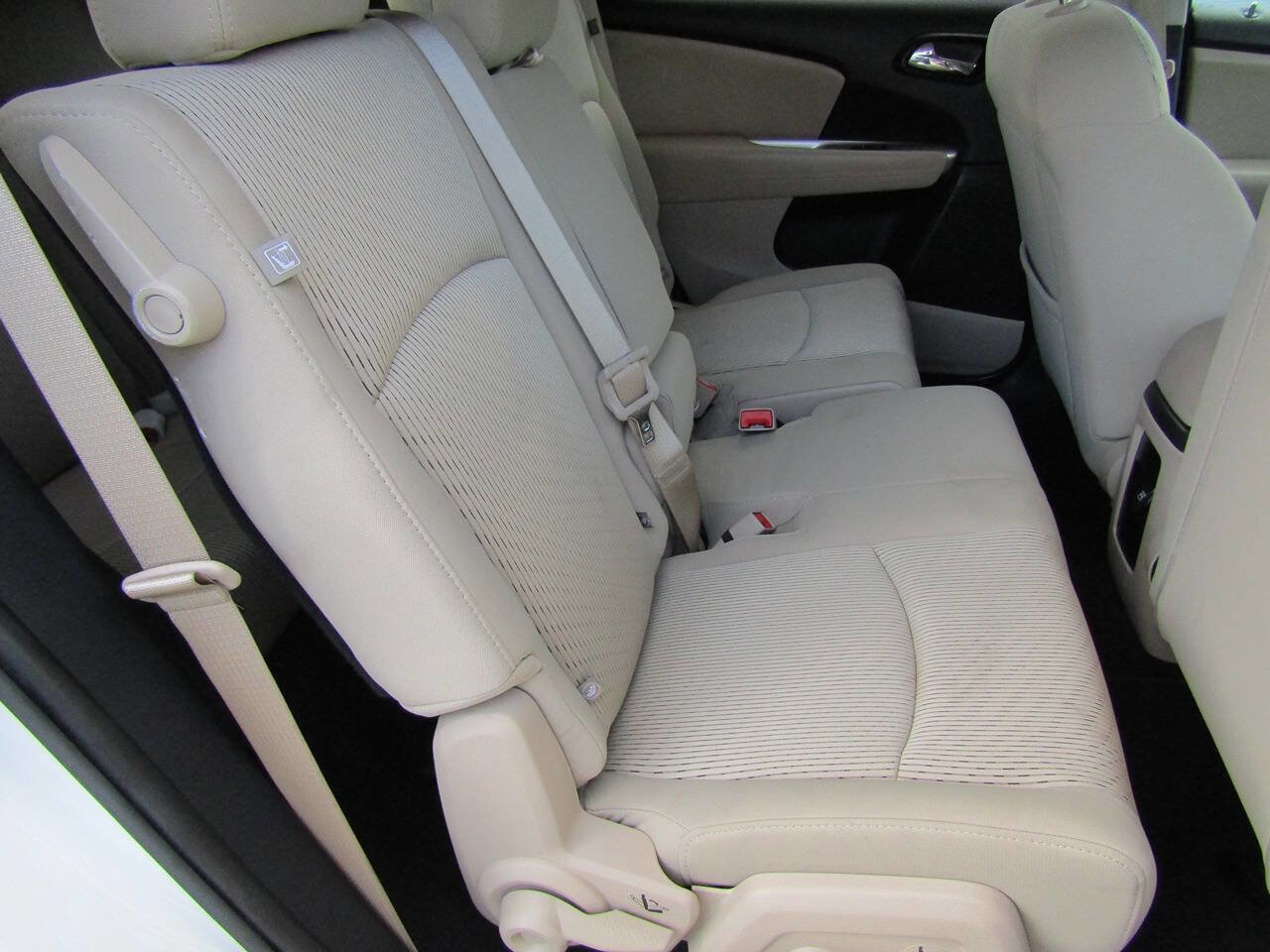 Used 2016 Dodge Journey SE w/ Safe & Sound Group image 17