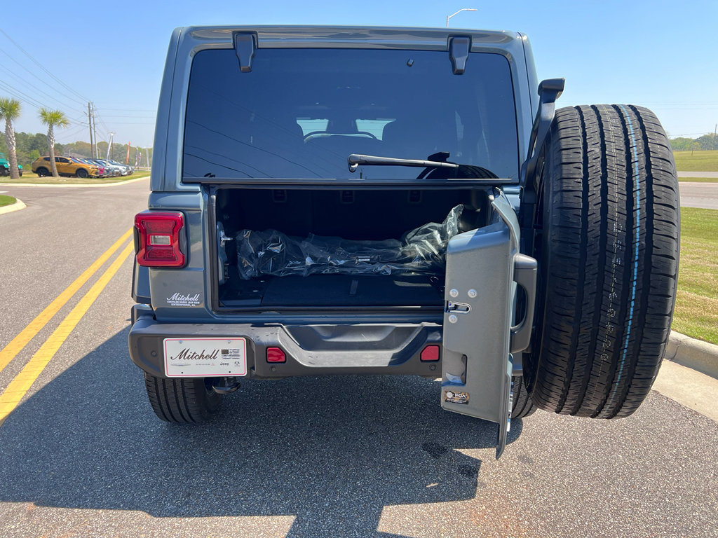 Used 2025 Jeep Wrangler Sahara w/ Safety Group image 7