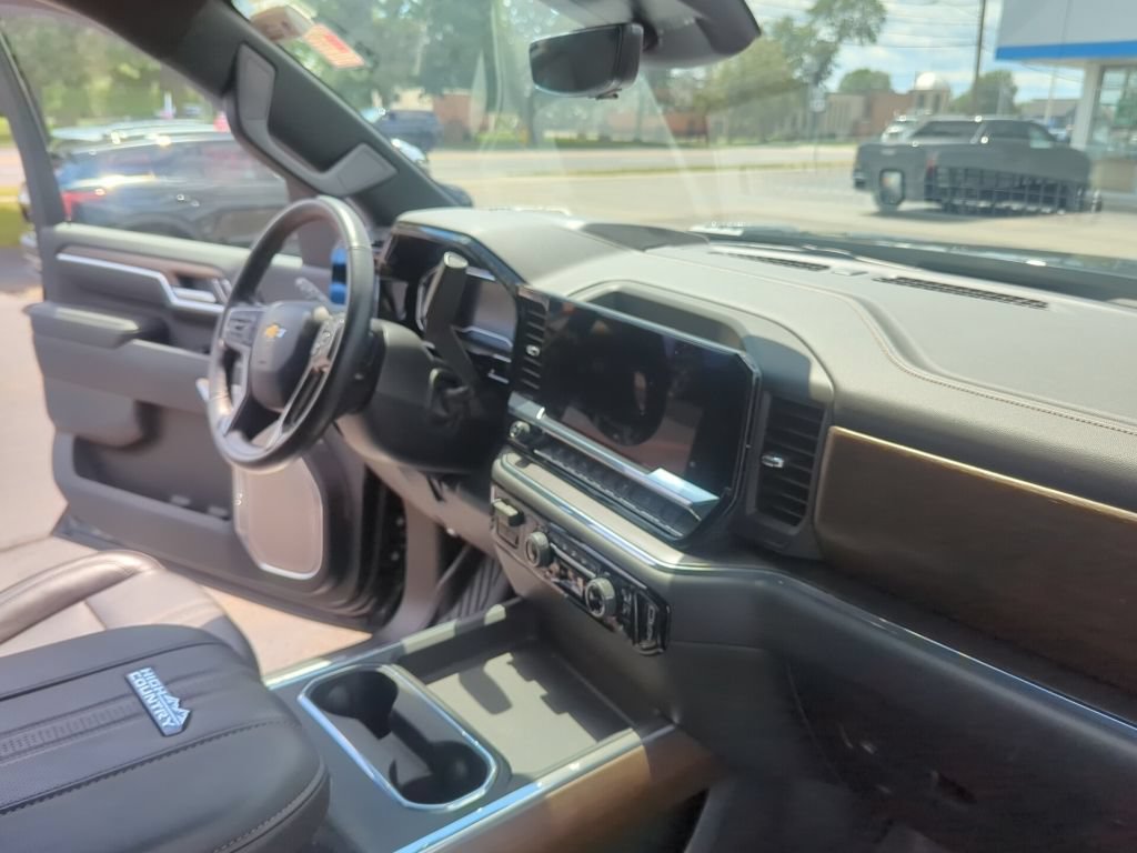 Certified 2025 Chevrolet Silverado 3500 High Country w/ High Country Premium Package AWD/4WD image 18