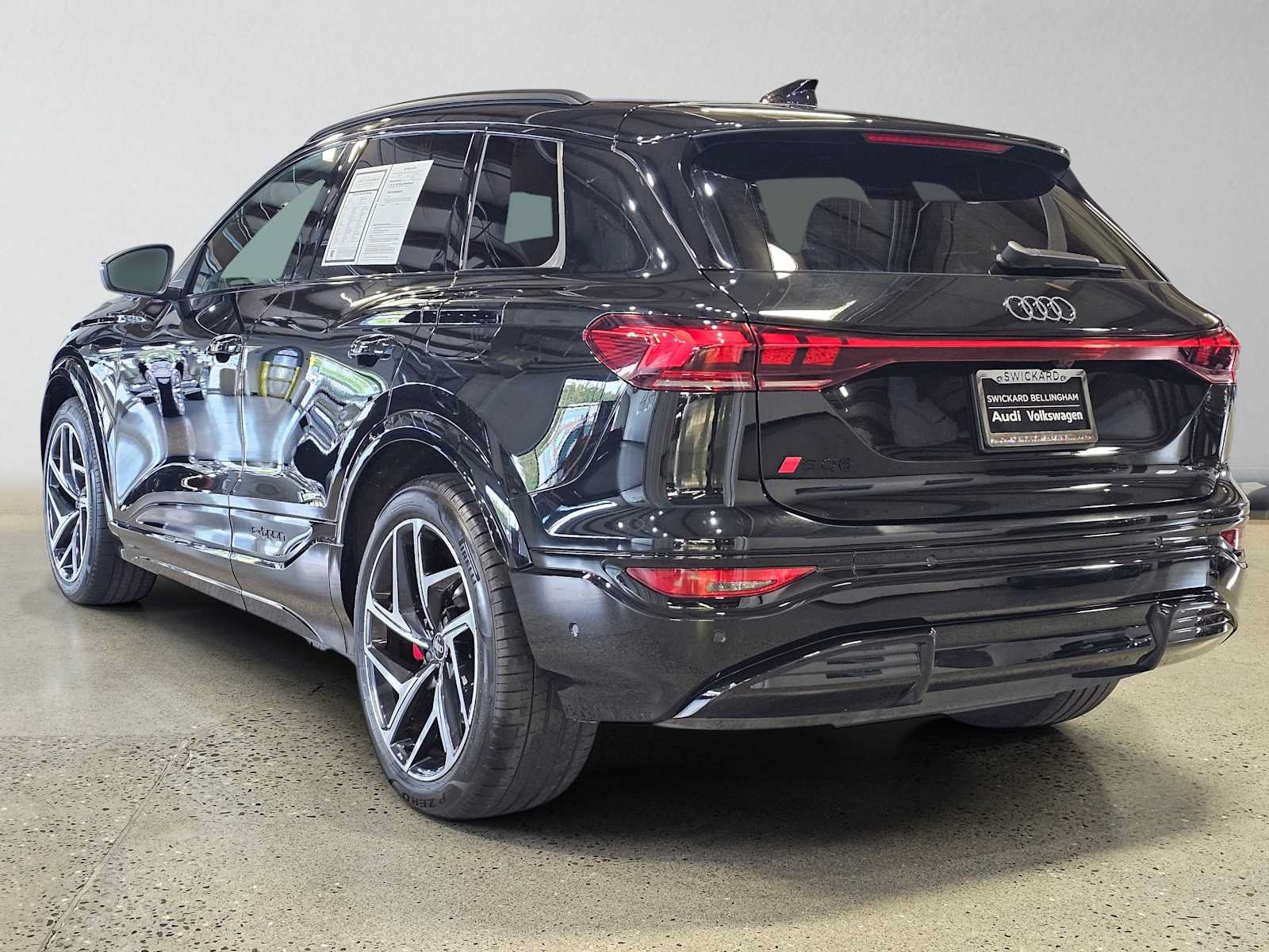 Used 2025 Audi SQ6 e-tron Prestige AWD/4WD image 5