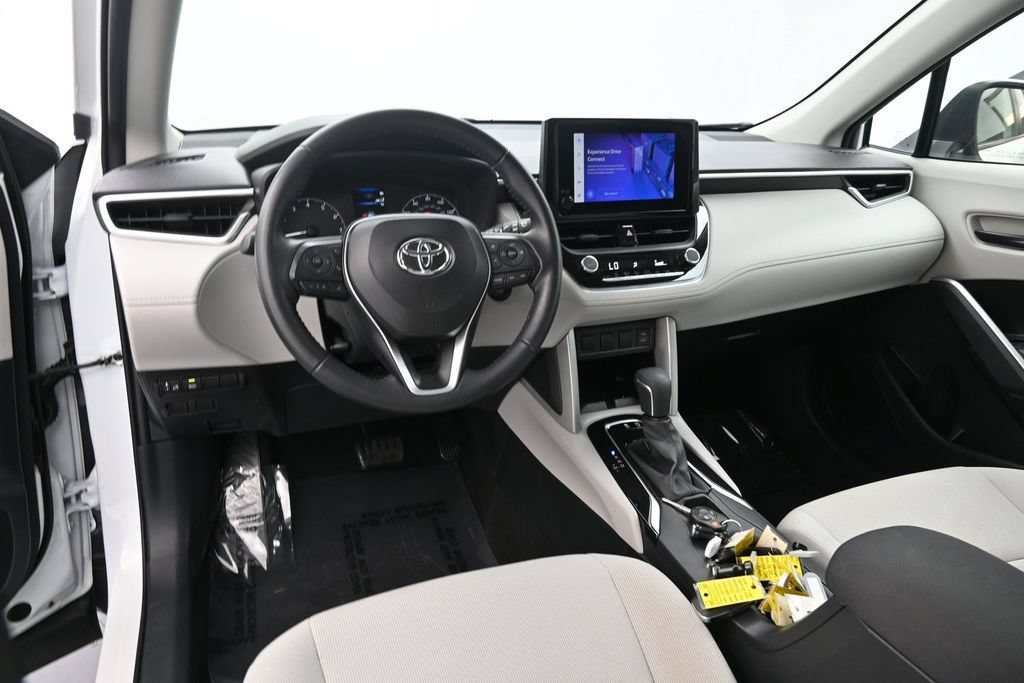 Used 2024 Toyota Corolla Cross LE FWD image 15