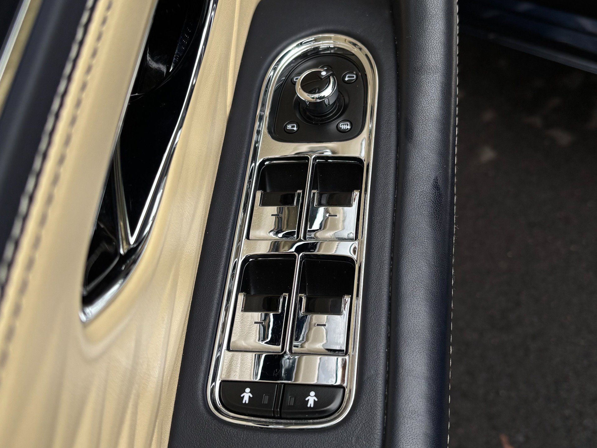 Used 2021 Bentley Flying Spur V8 AWD/4WD image 44