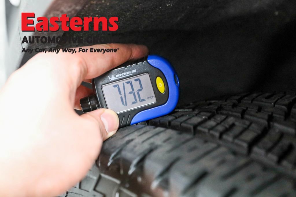 Used 2023 GMC Acadia SLT image 30