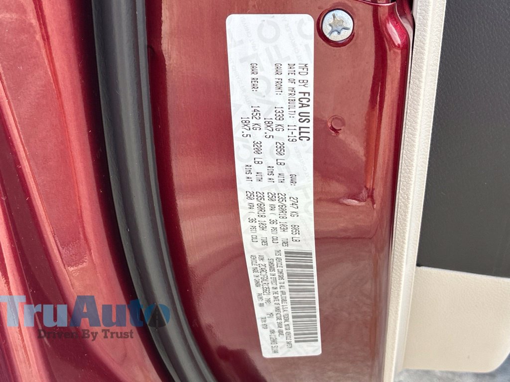 Used 2020 Chrysler Pacifica Touring w/ Tire & Wheel Group FWD image 22