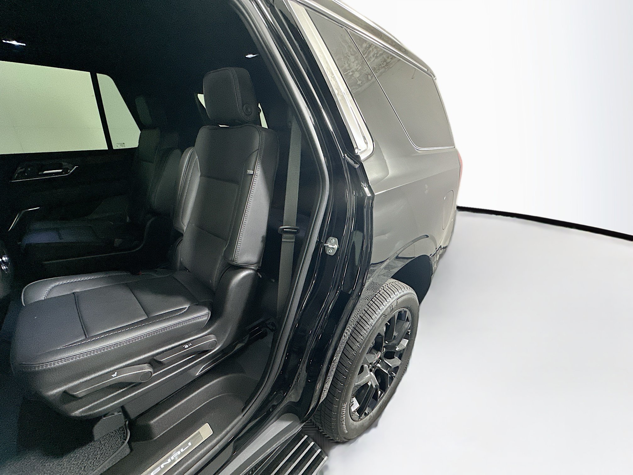 Used 2026 GMC Yukon Denali w/ Sun & Power Step Package AWD/4WD image 26