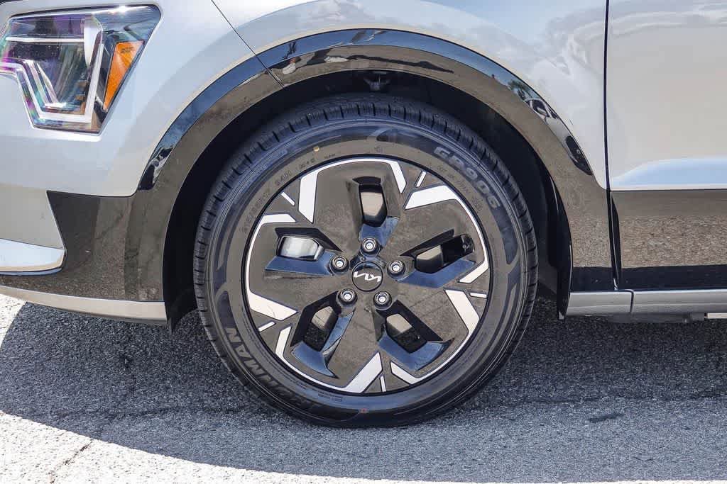 Certified 2024 Kia Niro Wind FWD image 10