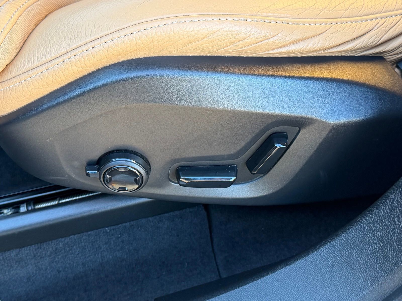 Used 2020 Volvo XC60 T5 Inscription w/ Protection Package Premier image 23