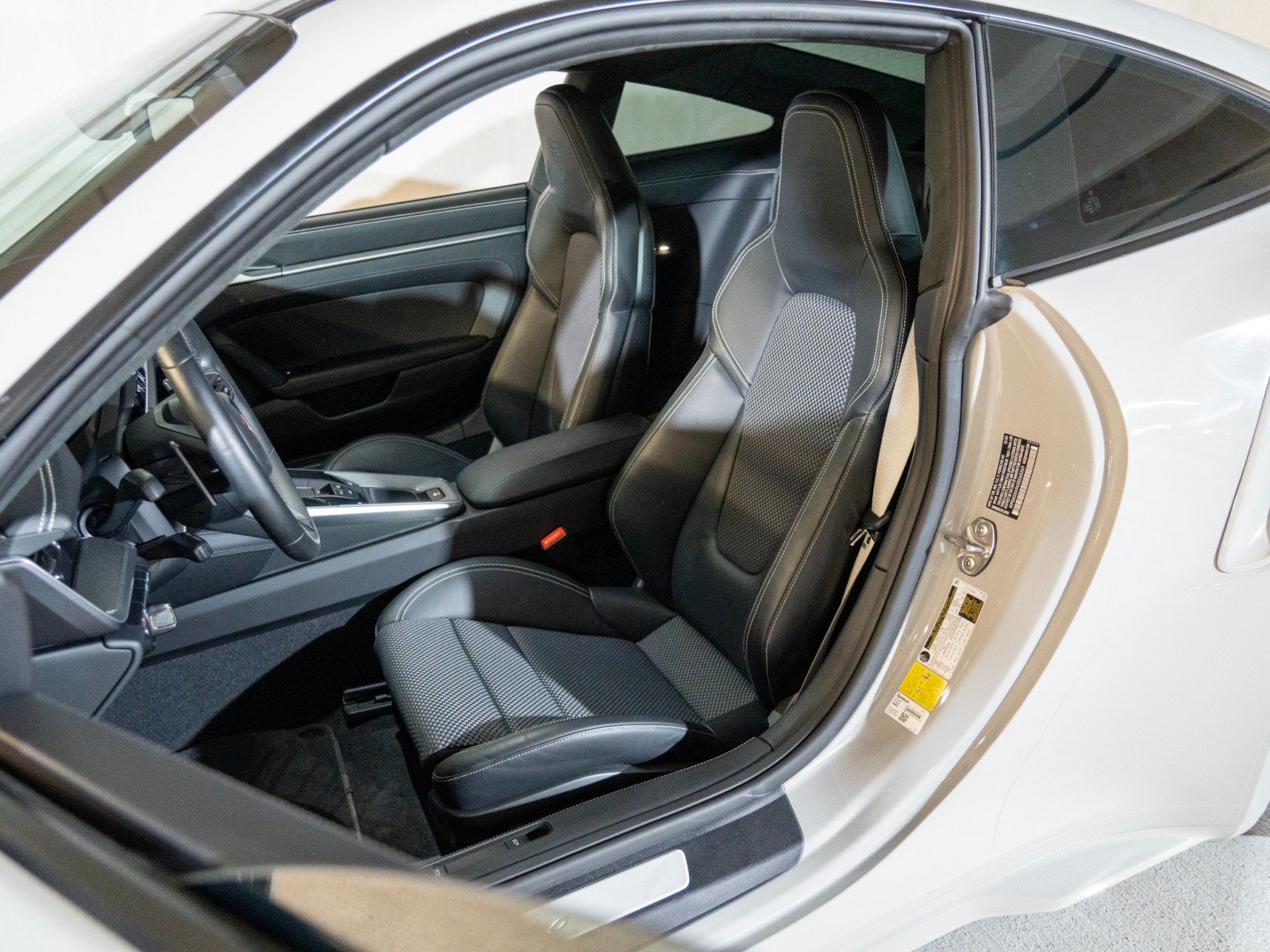 Certified 2025 Porsche 911 Turbo AWD/4WD image 5