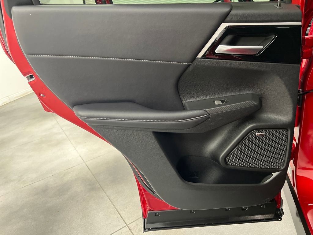 Used 2025 Mitsubishi Outlander SE AWD/4WD image 16