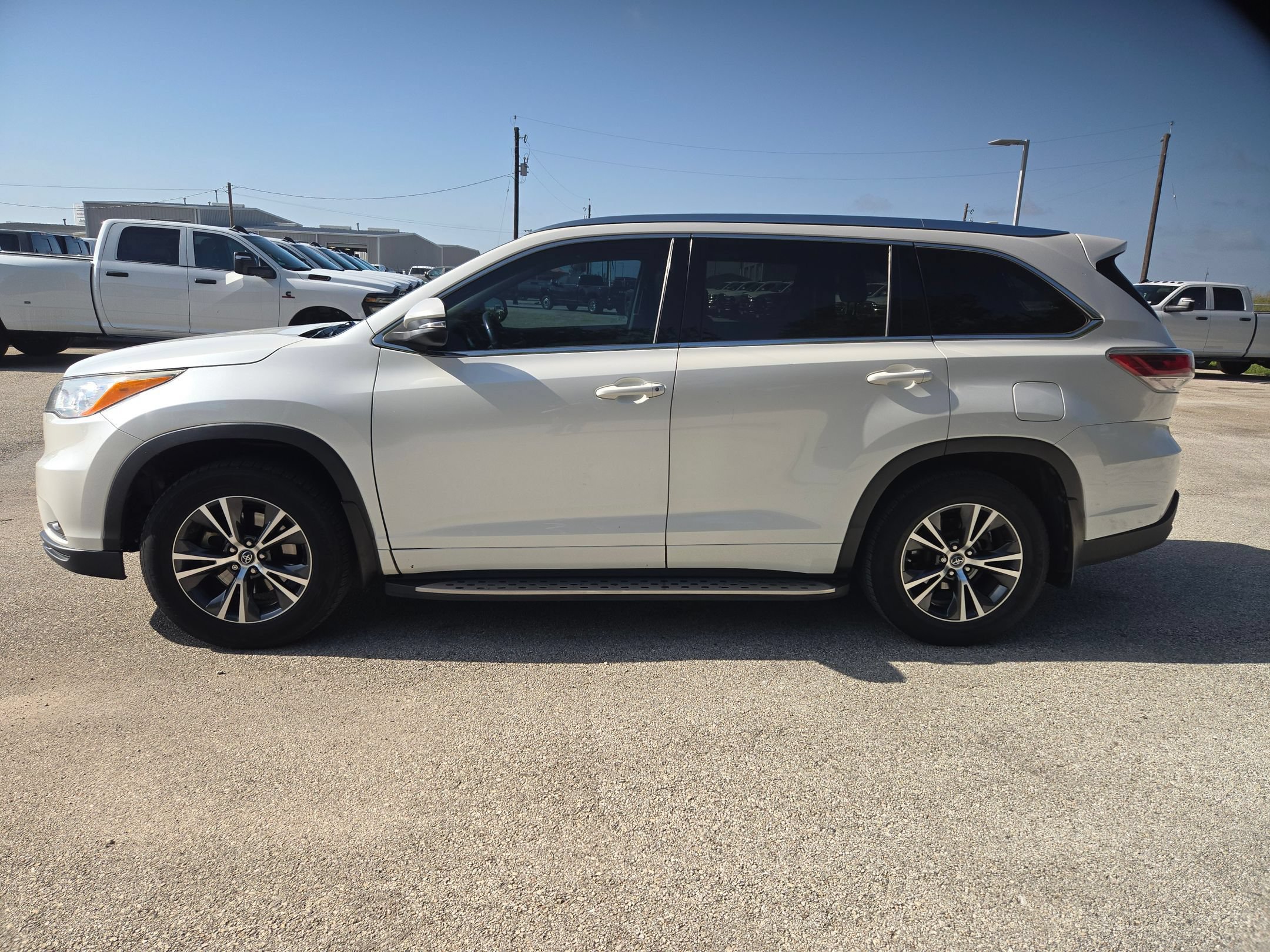 Used 2016 Toyota Highlander XLE FWD image 6