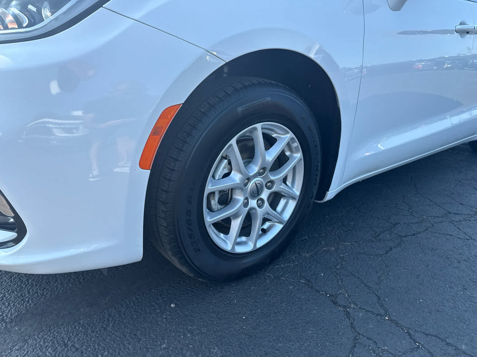 Used 2022 Chrysler Pacifica Touring-L FWD image 9
