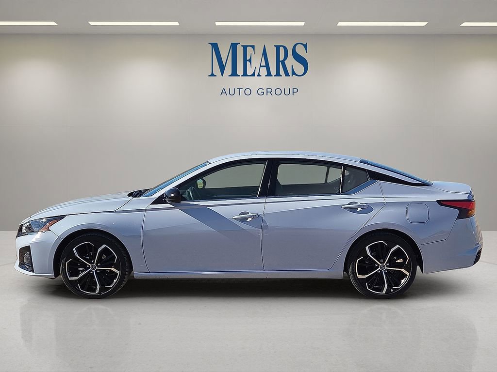 Used 2024 Nissan Altima 2.5 SR image 2