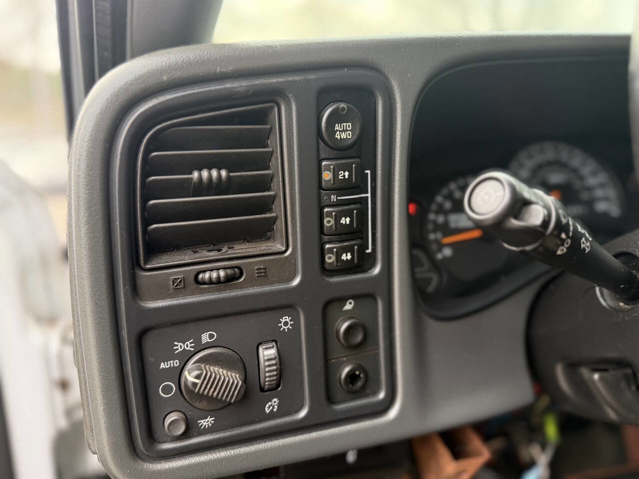 Used 2006 Chevrolet Silverado 1500 LT w/ Onstar Plus Package image 12