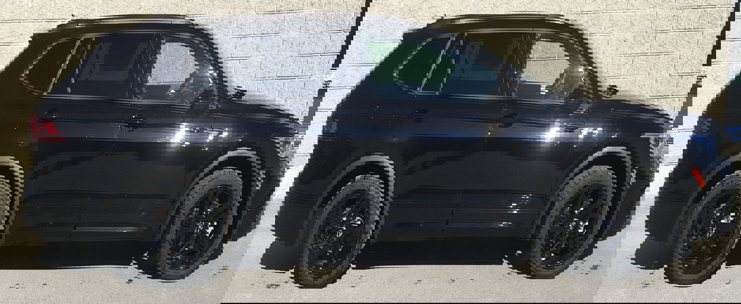 New 2024 Volkswagen Tiguan SE R-Line image 3