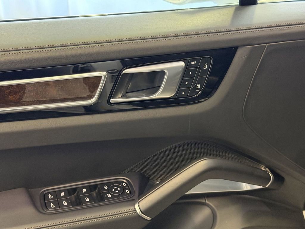 Certified 2023 Porsche Cayenne Turbo AWD/4WD image 14