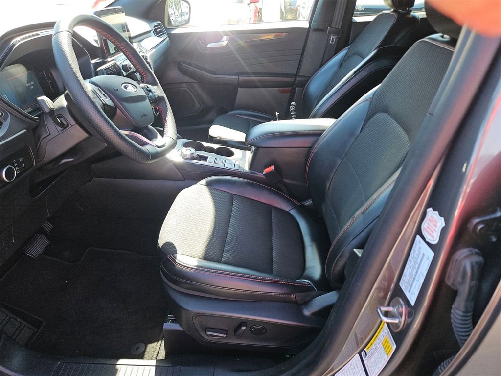 Used 2025 Ford Escape ST-Line image 11