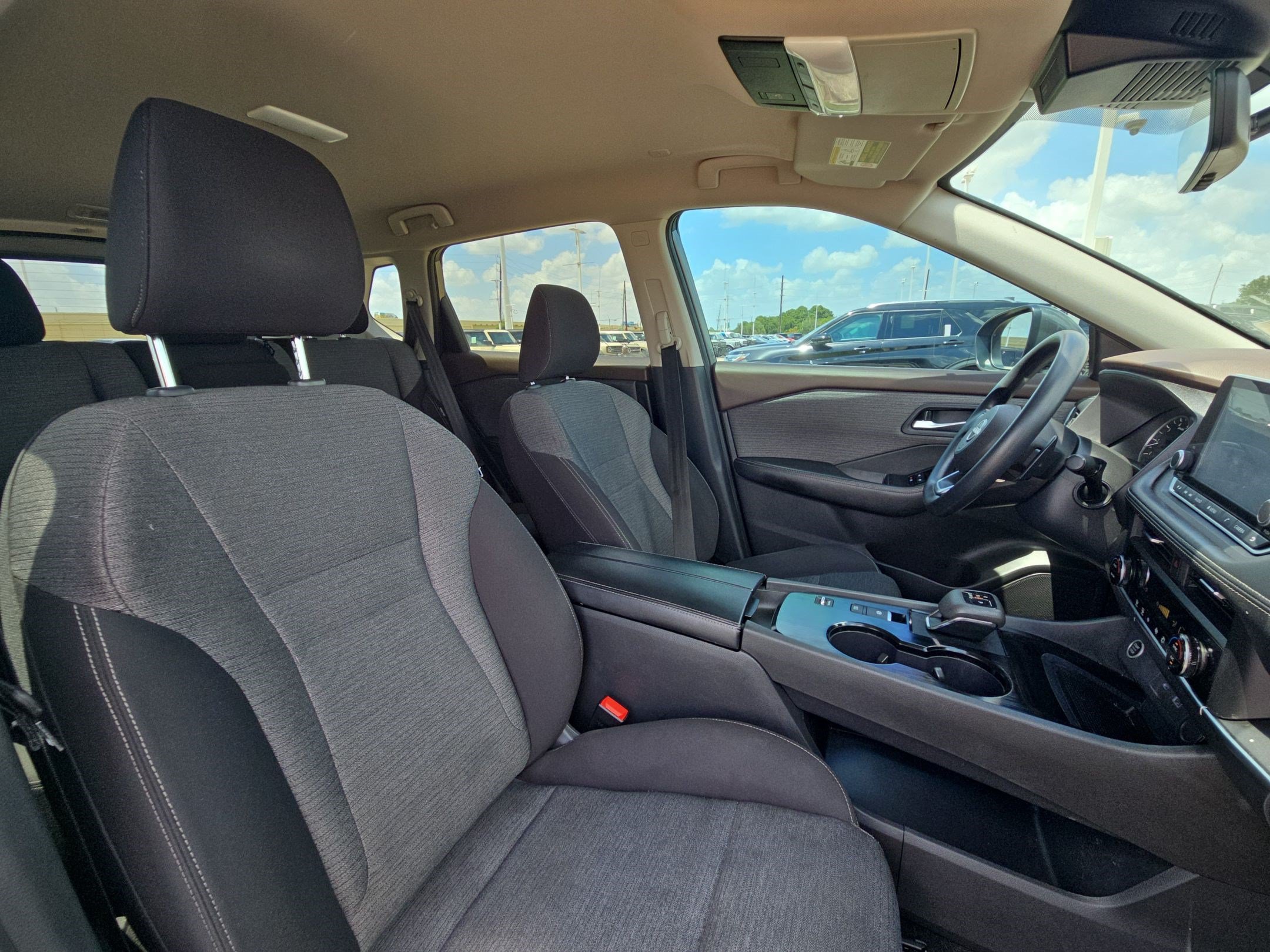 Used 2023 Nissan Rogue SV FWD image 32