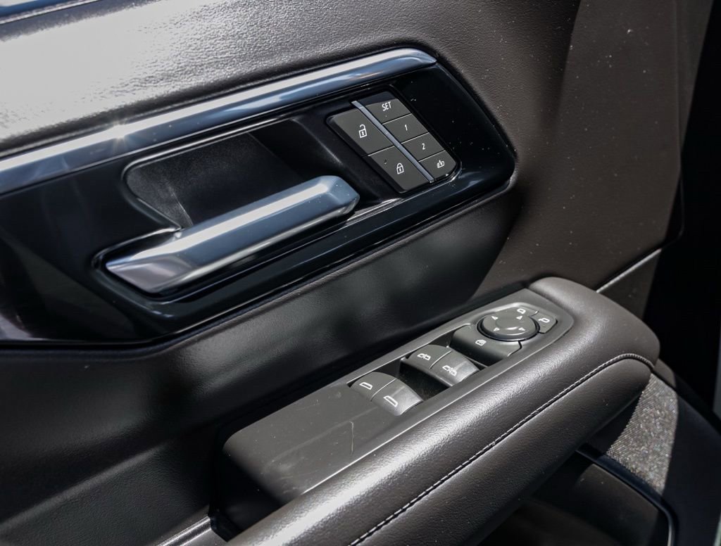 Used 2025 Chevrolet Tahoe LT AWD/4WD image 14