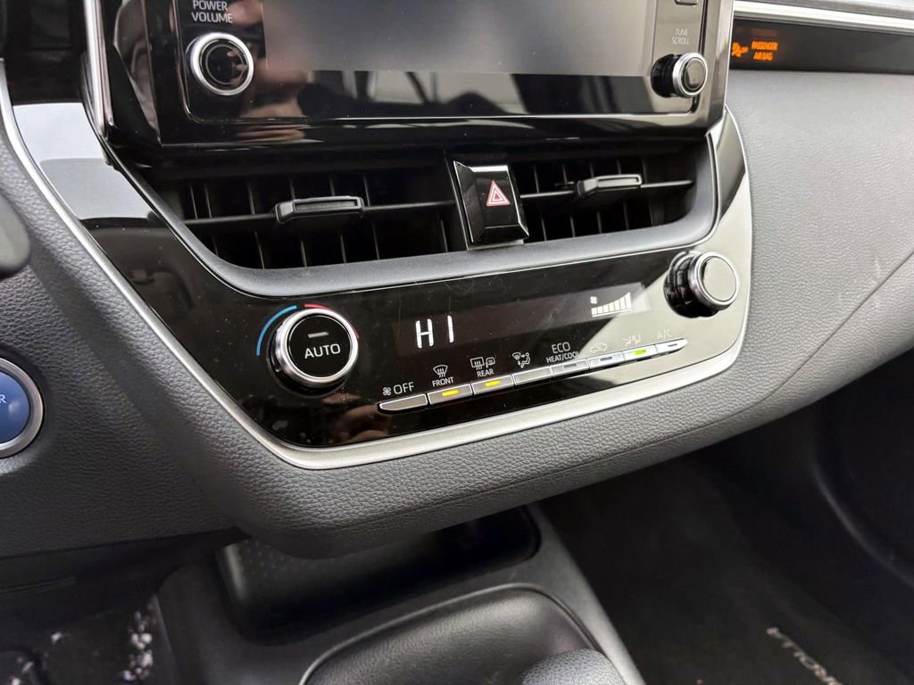 Used 2020 Toyota Corolla LE image 21