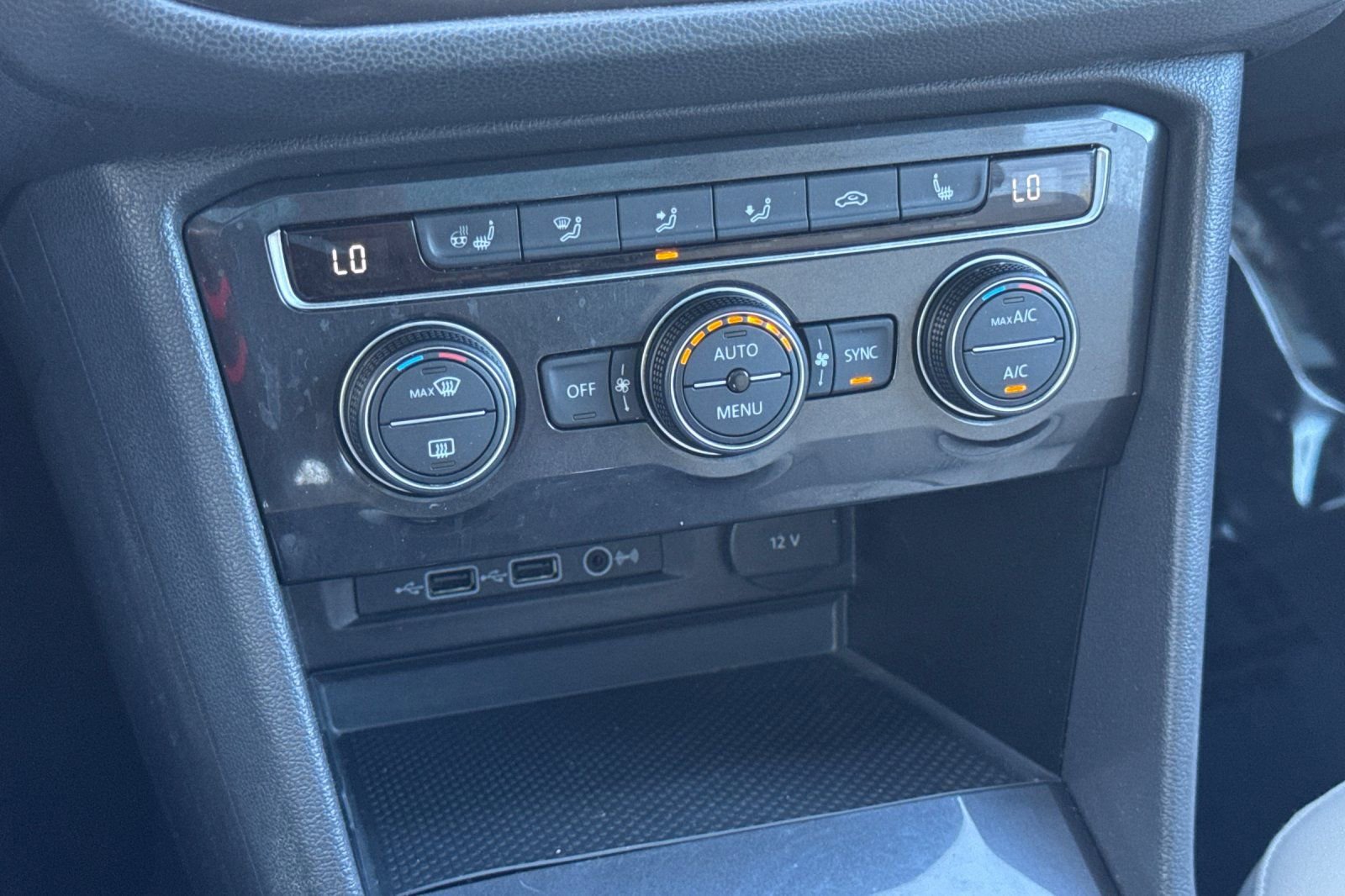 Used 2018 Volkswagen Tiguan SEL Premium w/ 3rd Row Seat Package image 22