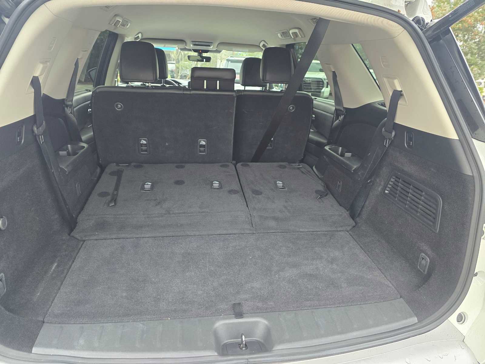 Used 2023 Nissan Pathfinder SL image 17