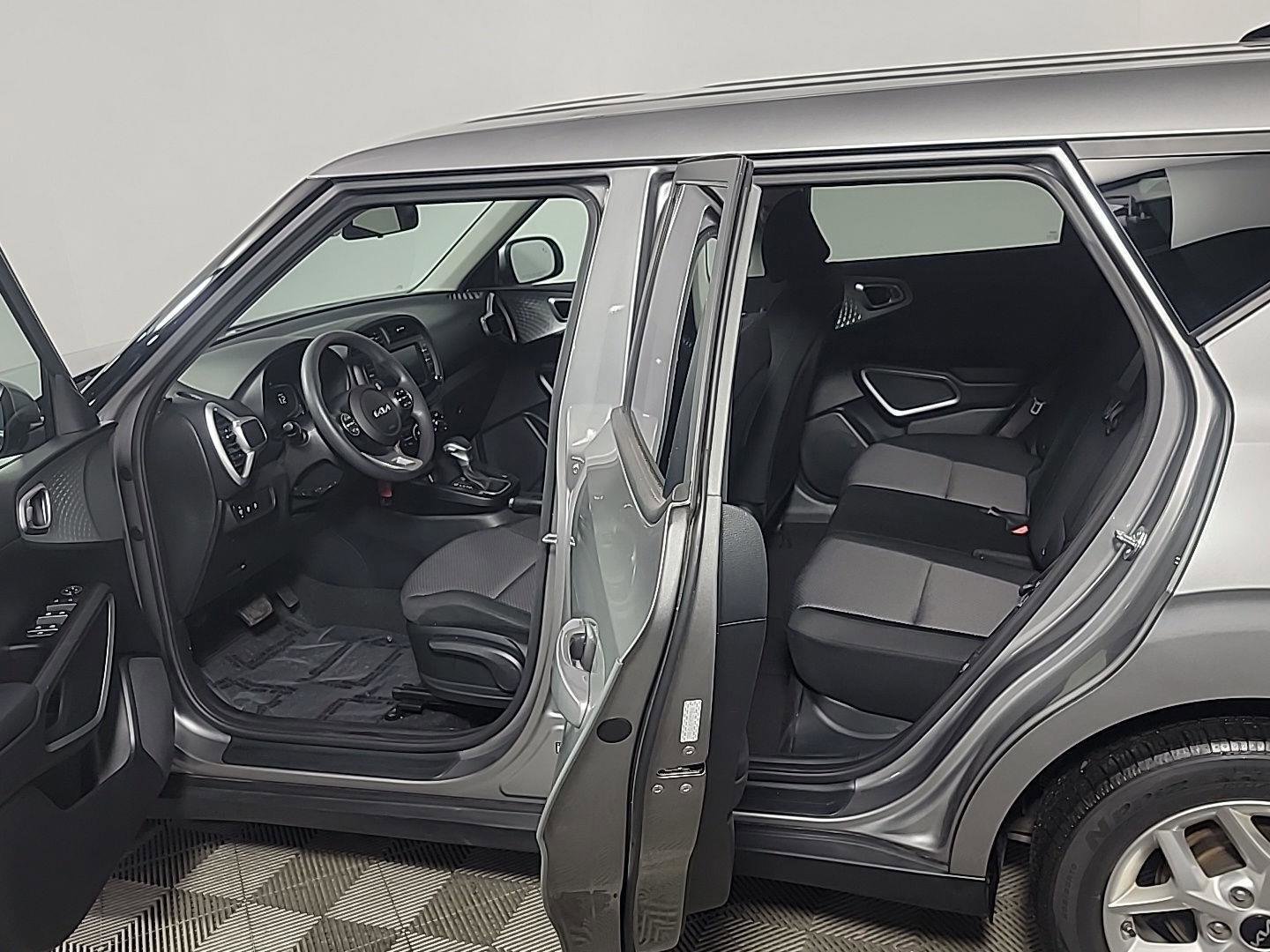 Used 2023 Kia Soul LX w/ LX Technology Package image 16