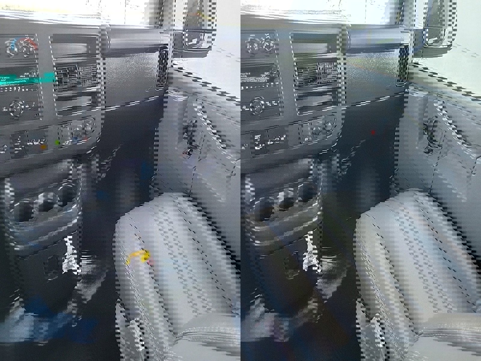 Used 2022 GMC Savana 3500 LS w/ Chrome Appearance Package image 18