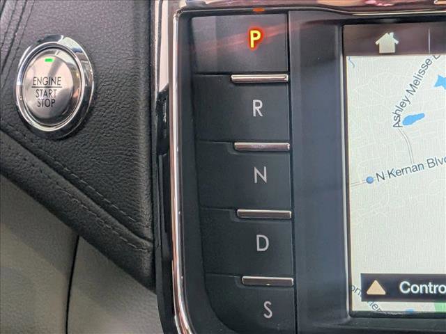 Used 2018 Lincoln Continental Select image 12