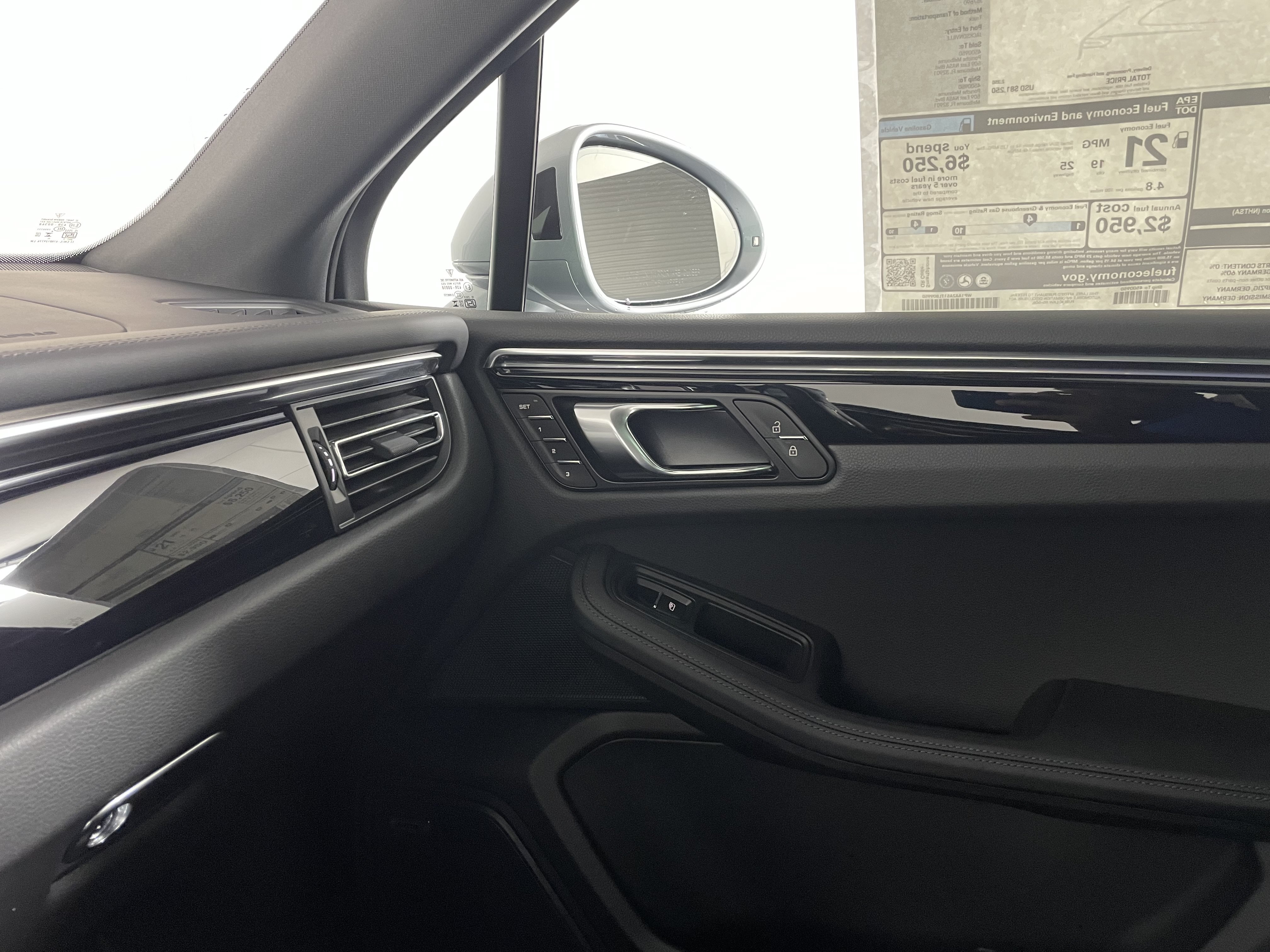 Certified 2026 Porsche Macan AWD/4WD image 14