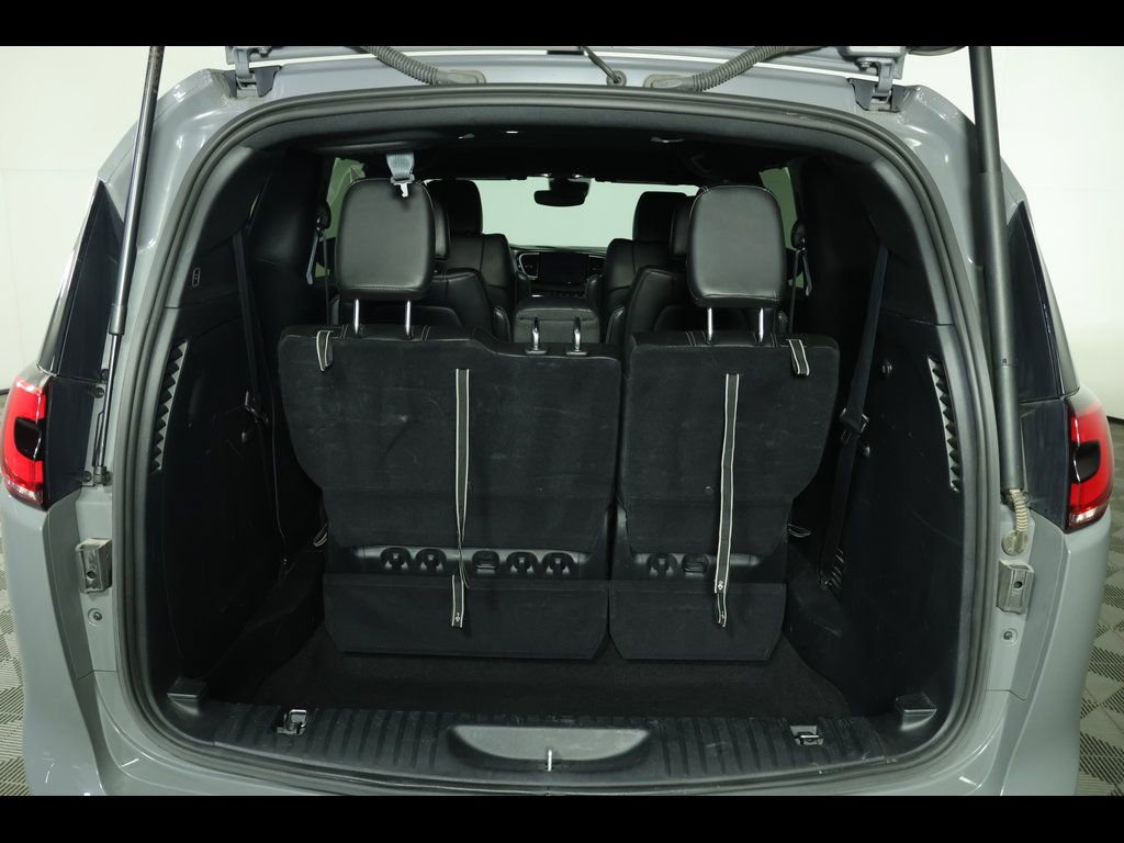 Used 2025 Chrysler Pacifica Select image 11