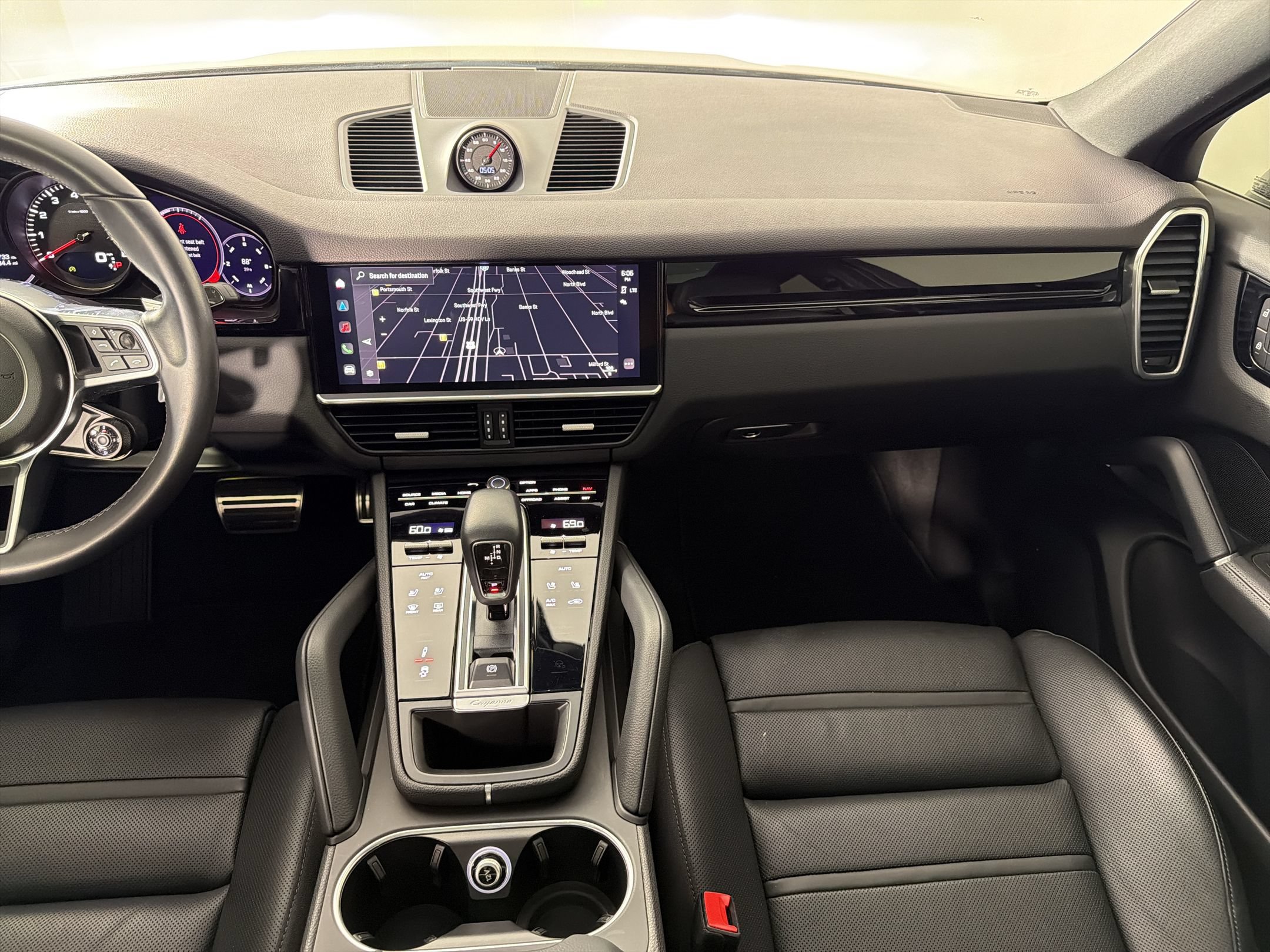 Certified 2023 Porsche Cayenne Coupe AWD/4WD image 28